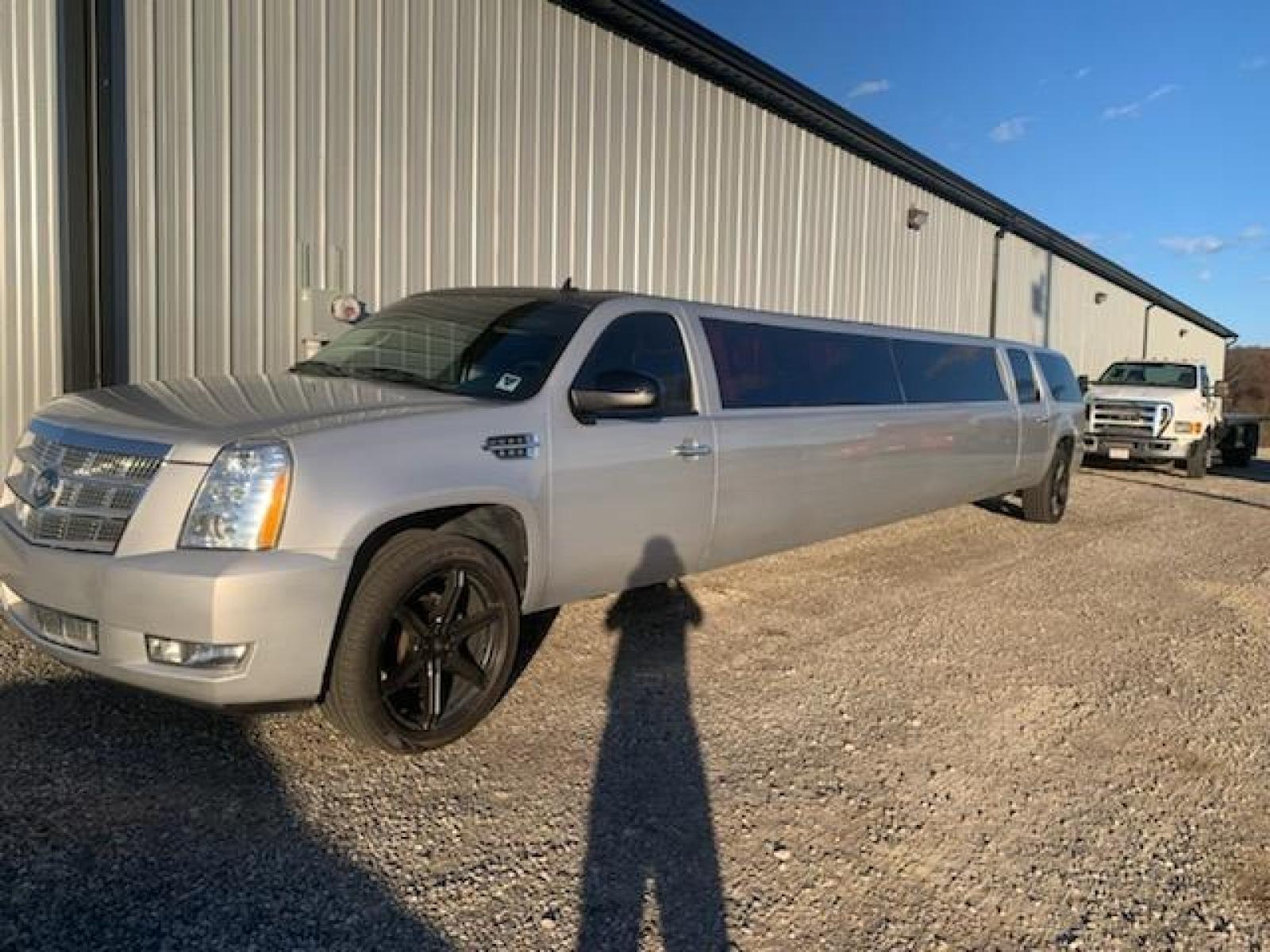 2011 Silver /Black Chevrolet Suburblade , located at 1725 US-68 N, Bellefontaine, OH, 43311, (937) 592-5466, 40.387783, -83.752388 - 2011 200" VIP Suburbalade, Silver, Black Leather, New Paint, New Custom Wheels, LOADED - Photo #4